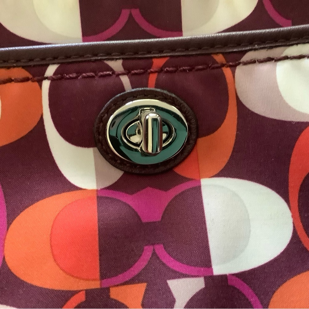 Coach wristlet - Picture 2 of 7